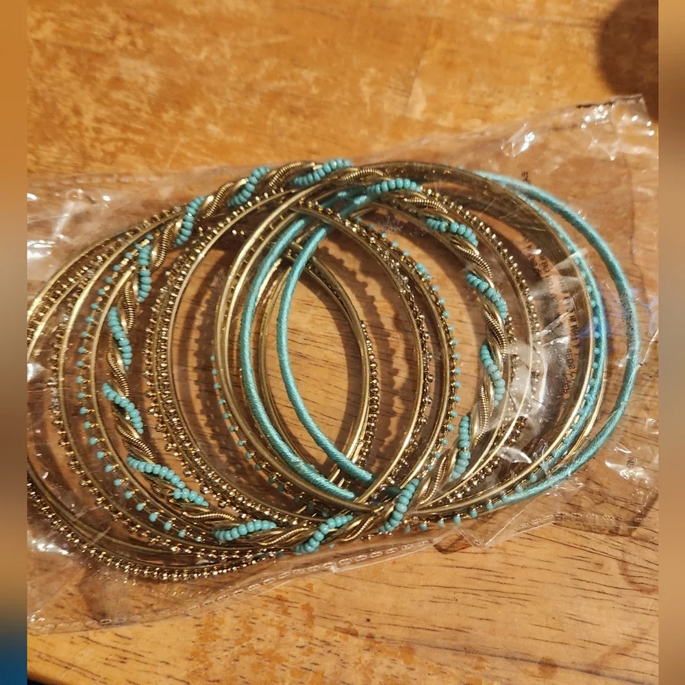 Elegant Gold and Turquoise Bangle Set  of 13 bangles NWOT - Picture 3 of 4